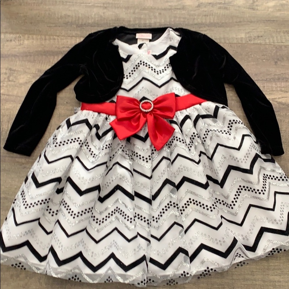 Youngland zig zag glittery printed dress, size 4T